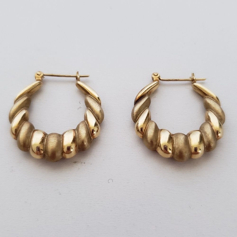 14K Yellow Gold Sculpted Hoop Earrings 23mm